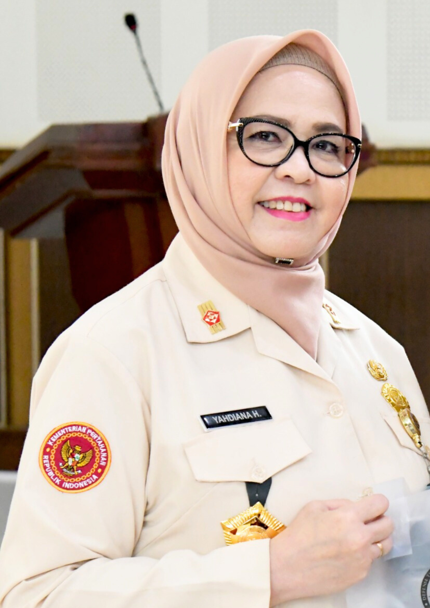 Prof. Dr. apt. Yahdiana Harahap, M.S